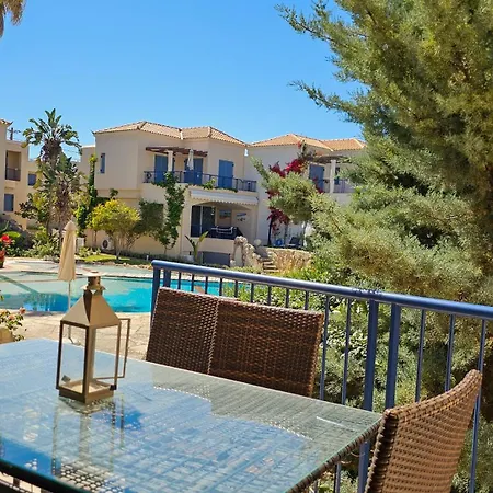 Cassiopeia 3-bedroom House On The With Pool