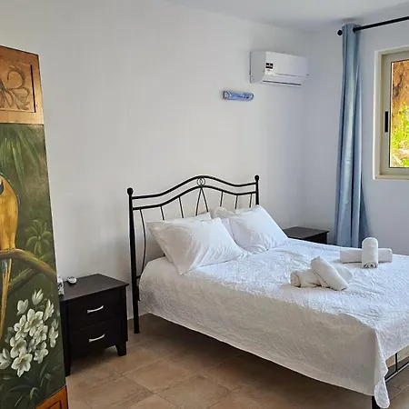 Будинок відпочинку Cassiopeia 3-bedroom House On The With Pool Ханья (Крит)