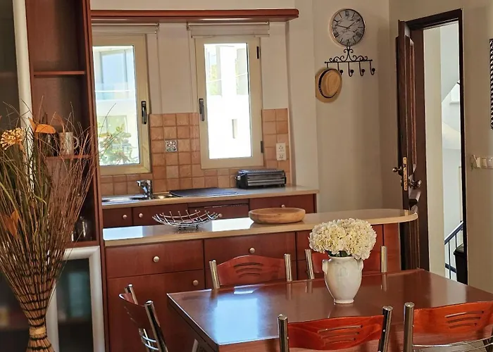 Cassiopeia 3-bedroom House On The With Pool Chania (Crete)