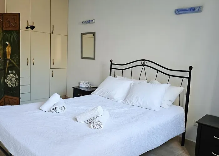 Cassiopeia 3-bedroom House On The With Pool *