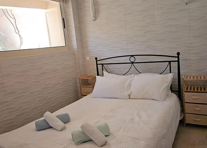 Cassiopeia 3-bedroom House On The With Pool Chania (Crete)