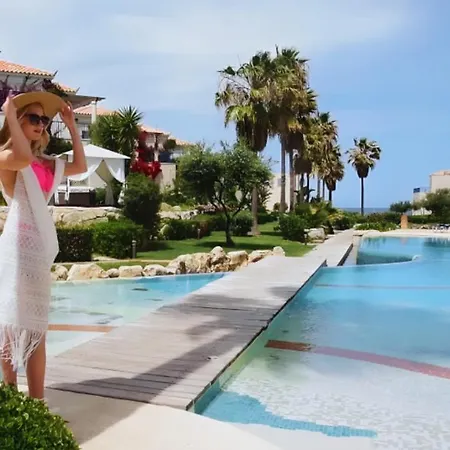 Cassiopeia 3-bedroom House On The With Pool *