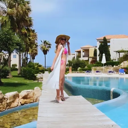 Cassiopeia 3-bedroom House On The With Pool