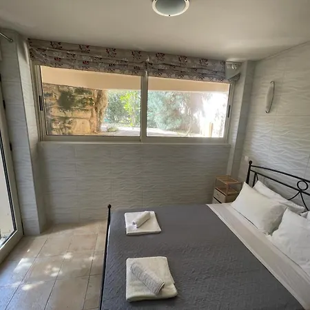 Cassiopeia 3-bedroom House On The With Pool Vakantiehuis Chania (Crete)